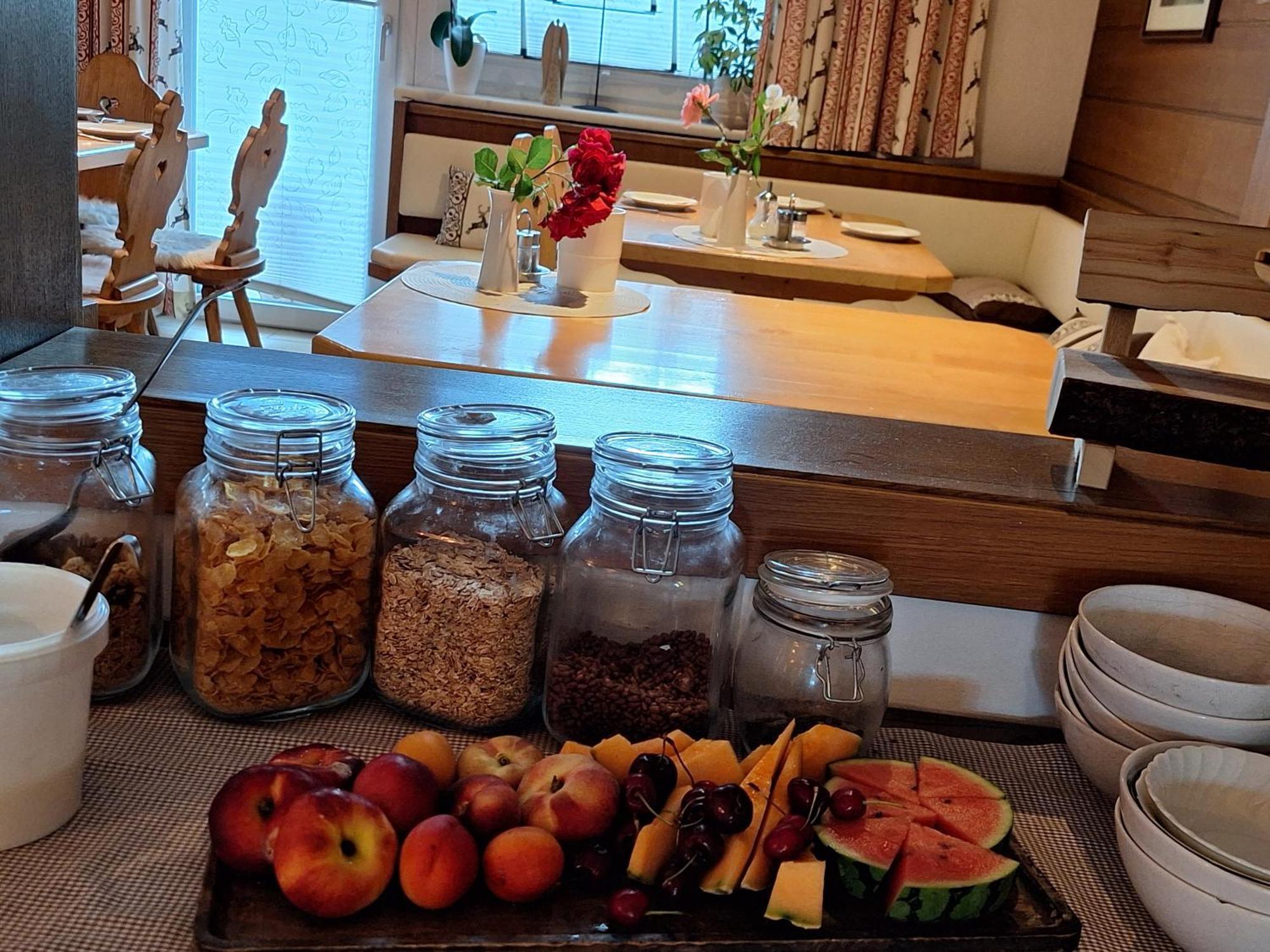 Bed & Breakfast Cafe-pension Margret 2*